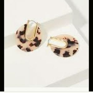 NWT Loft Blonde Tortoise print resin hoops